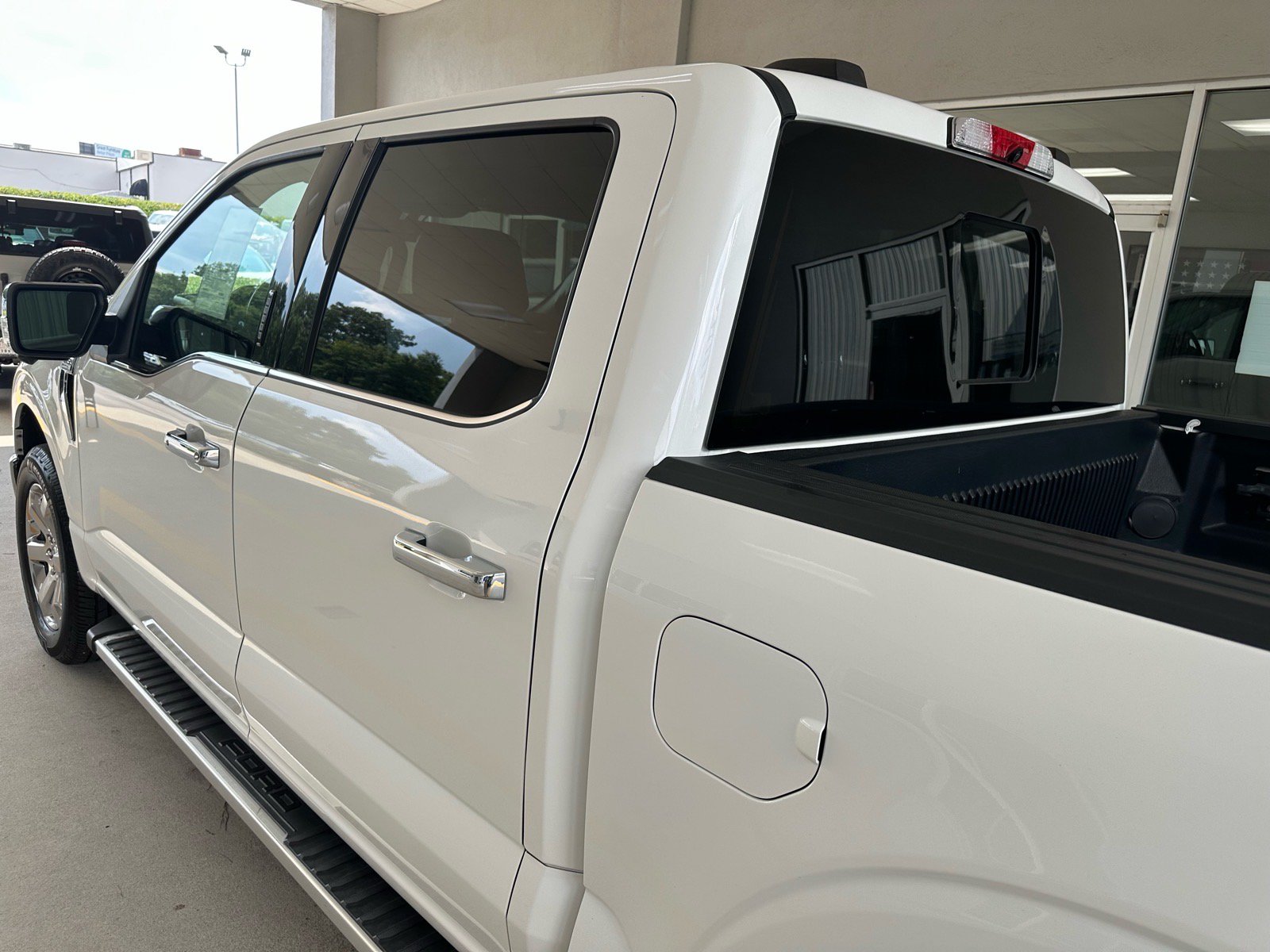 Certified 2023 Ford F150 Lariat w/ Trailer Tow Package AWD/4WD image 13