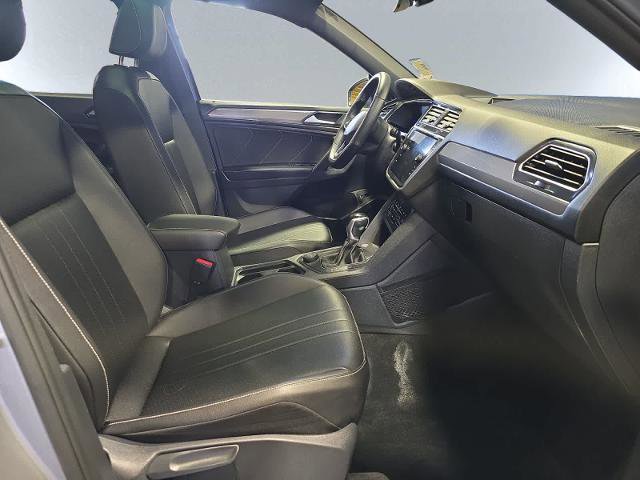 Used 2024 Volkswagen Tiguan SE R-Line AWD/4WD image 19