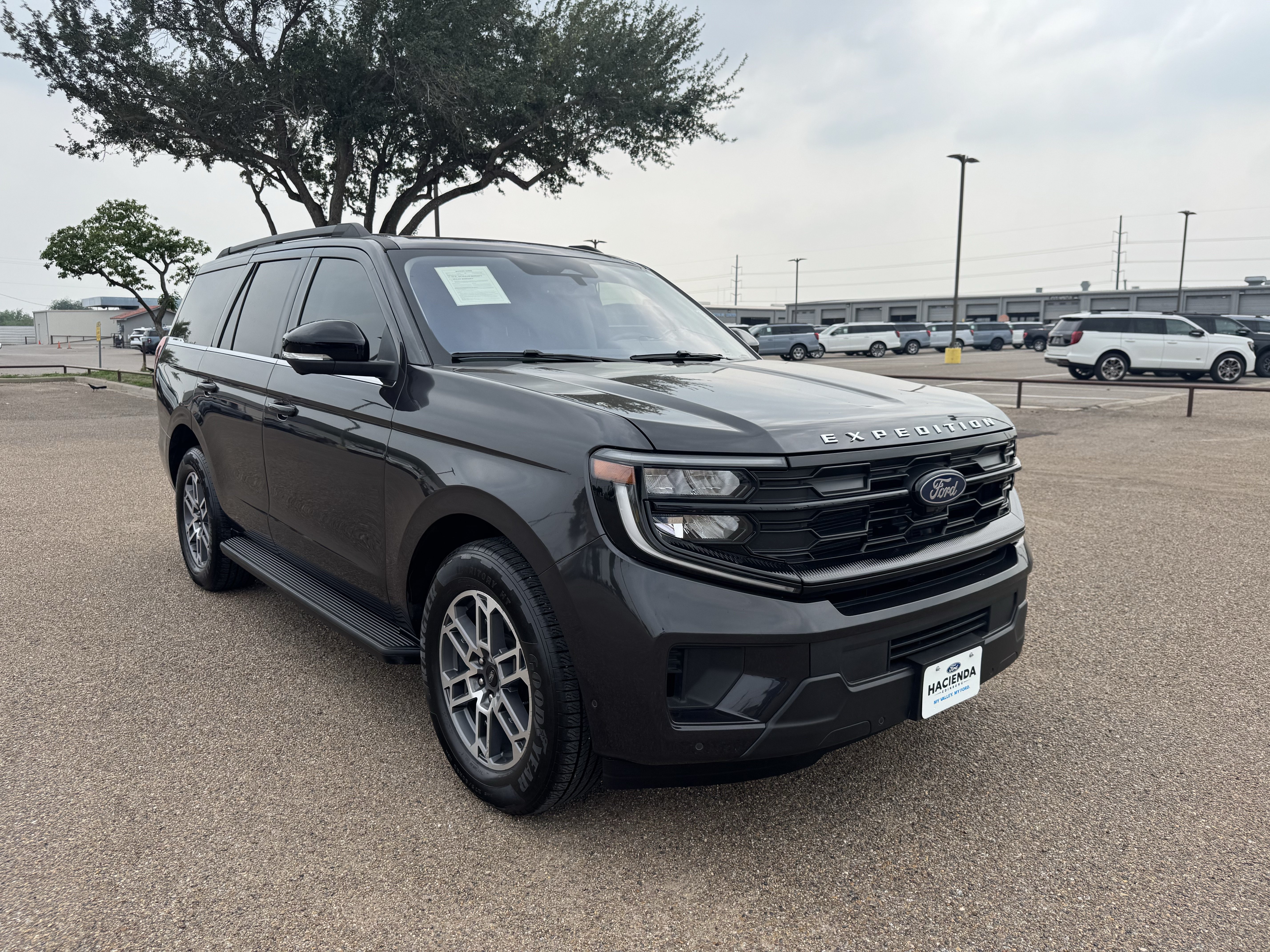 Certified 2025 Ford Expedition Active RWD image 5