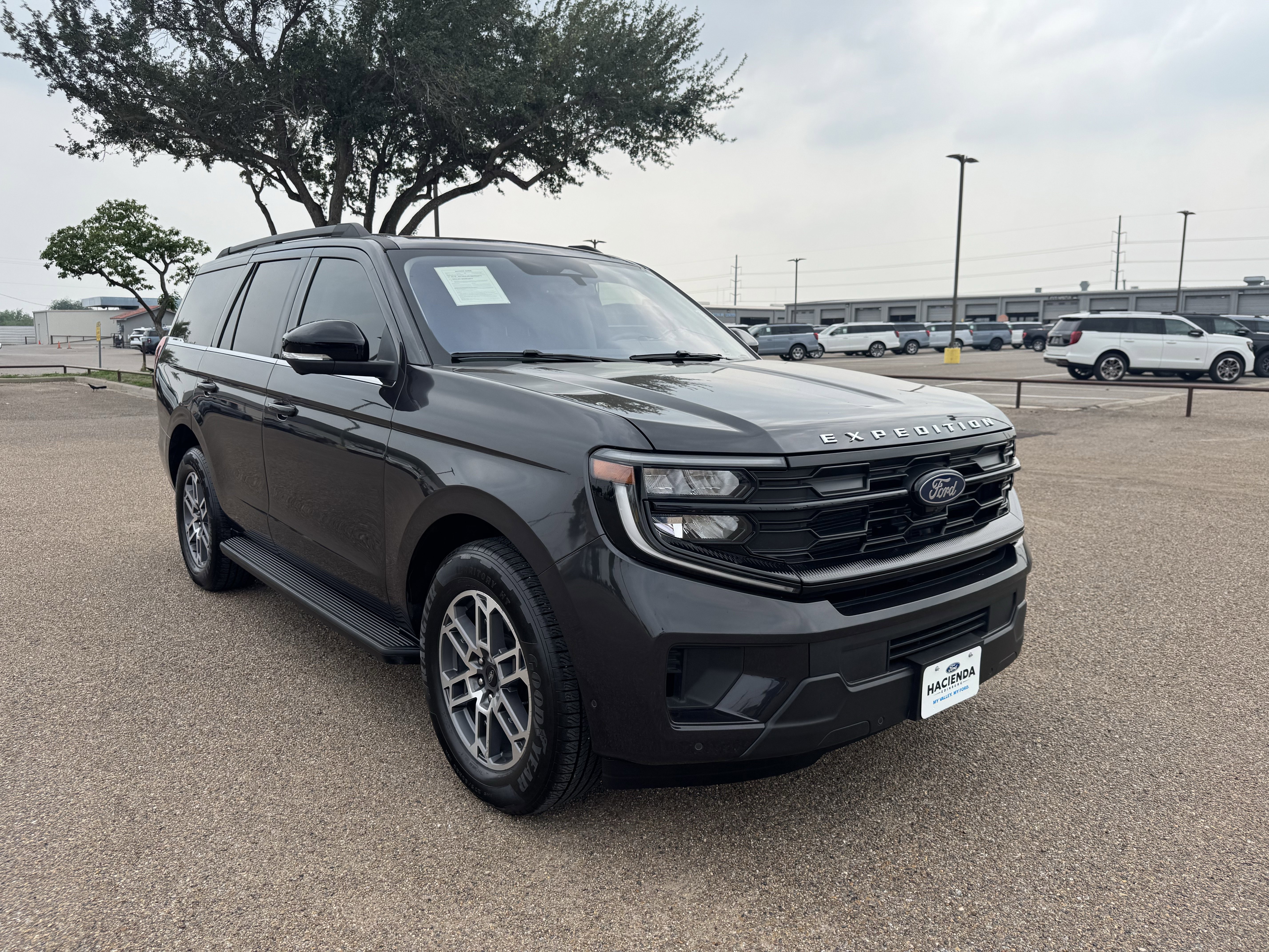 Certified 2025 Ford Expedition Active RWD image 5