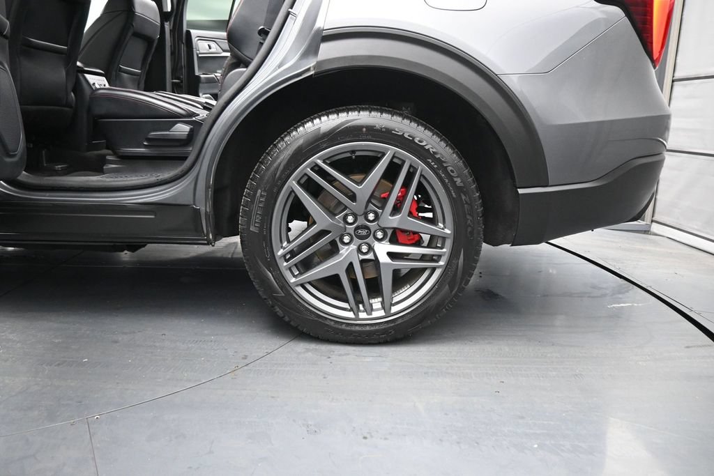 Certified 2025 Ford Explorer ST-Line w/ ST-Line Street Pack AWD/4WD image 19