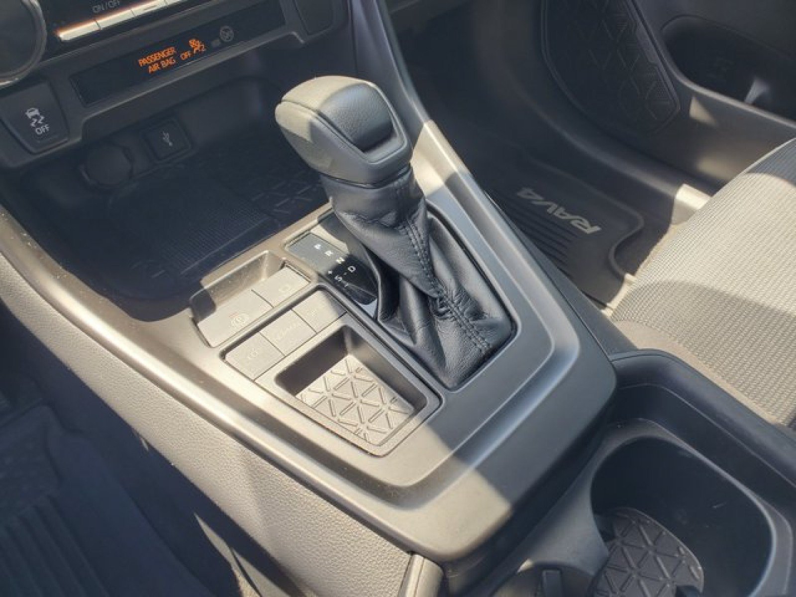 Used 2020 Toyota RAV4 LE FWD image 23