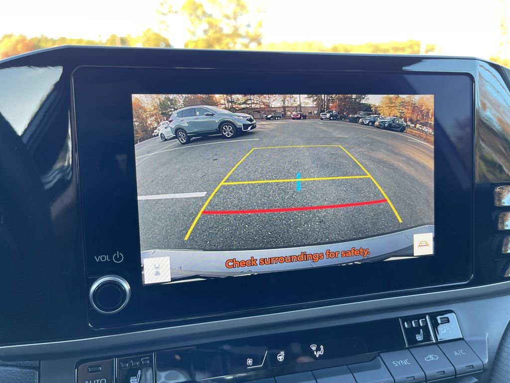 Used 2025 Toyota Camry SE image 11