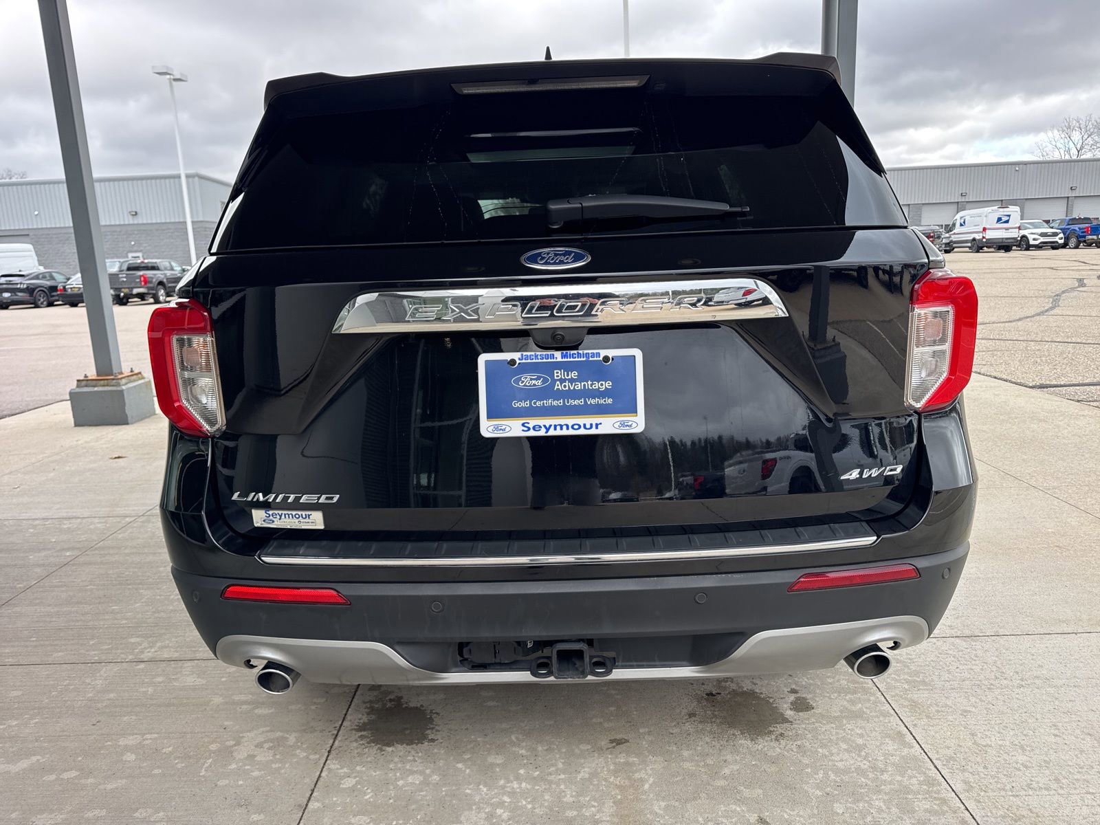 Certified 2024 Ford Explorer Limited w/ Limited Technology Package image 3
