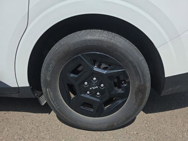 Used 2025 Kia Carnival FWD image 12