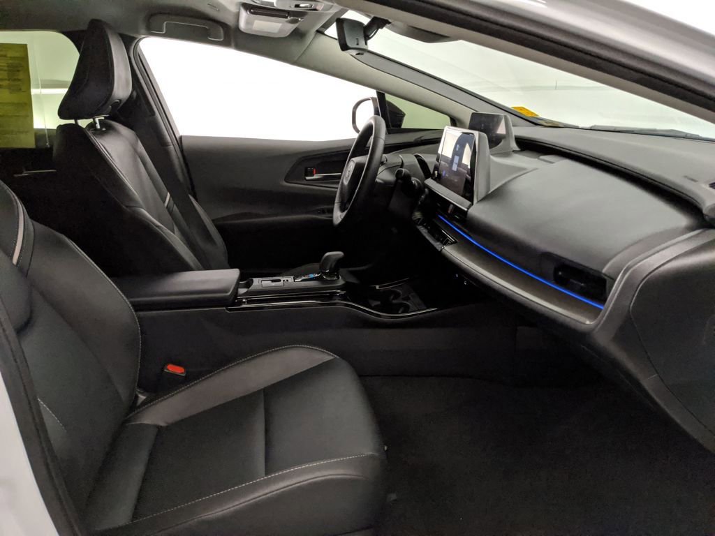 Used 2025 Toyota Prius XLE image 26