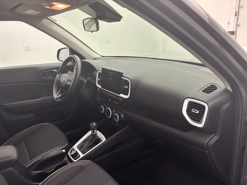 Used 2024 Hyundai Venue Limited FWD image 31