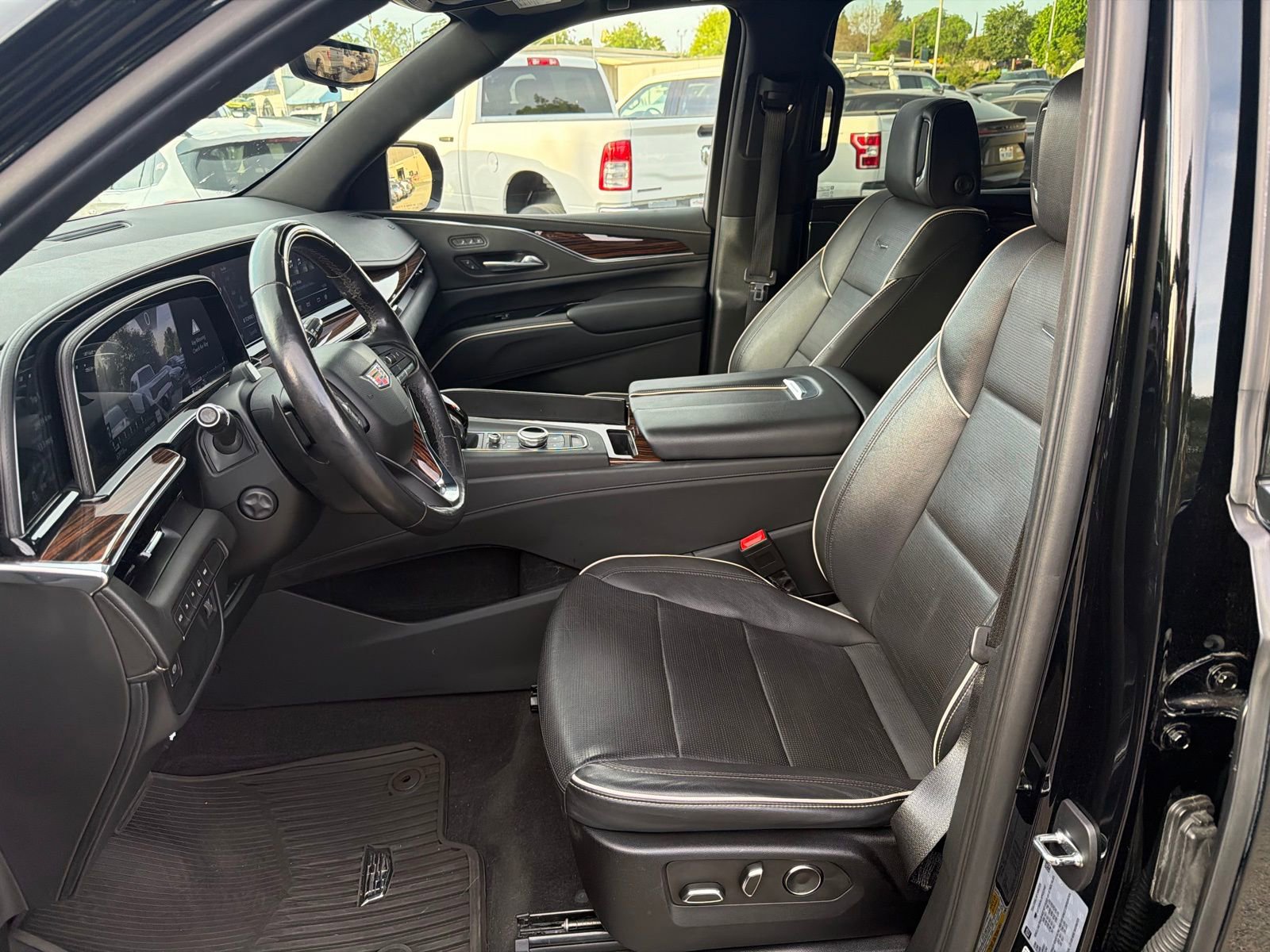 Used 2023 Cadillac Escalade ESV Premium Luxury image 10