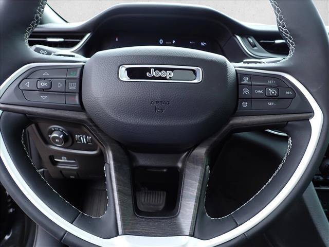 Used 2024 Jeep Grand Cherokee L Limited w/ Black Appearance Package AWD/4WD image 18