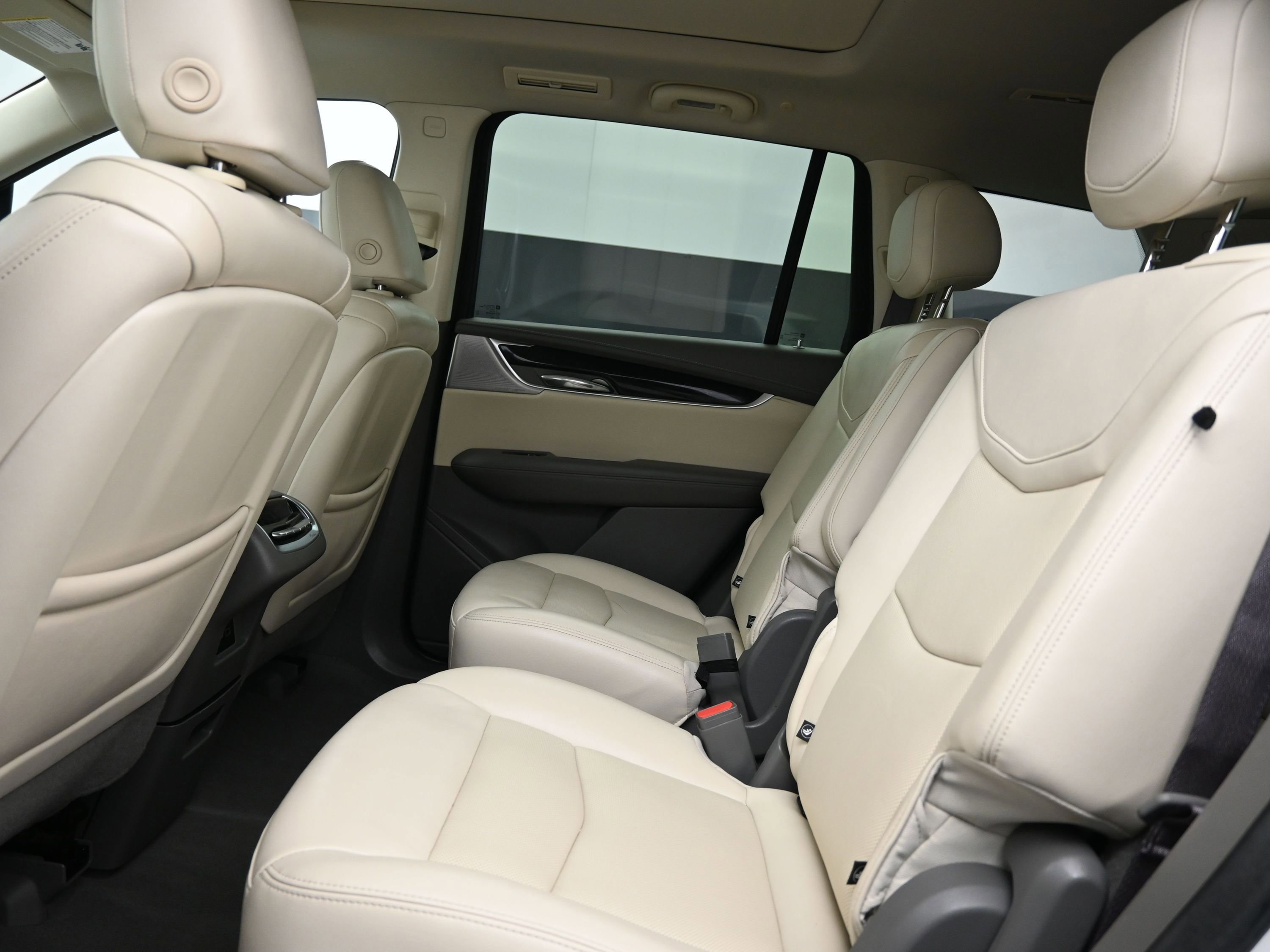 Used 2023 Cadillac XT6 Premium Luxury image 34