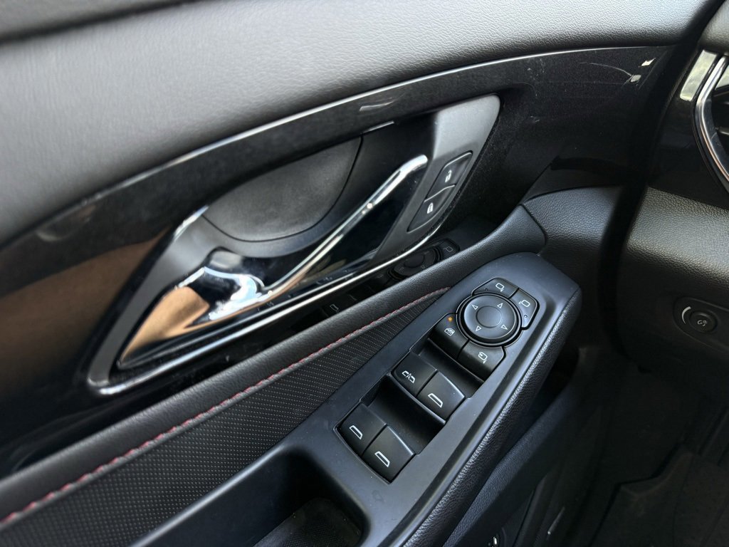 Used 2022 Chevrolet Traverse RS image 12