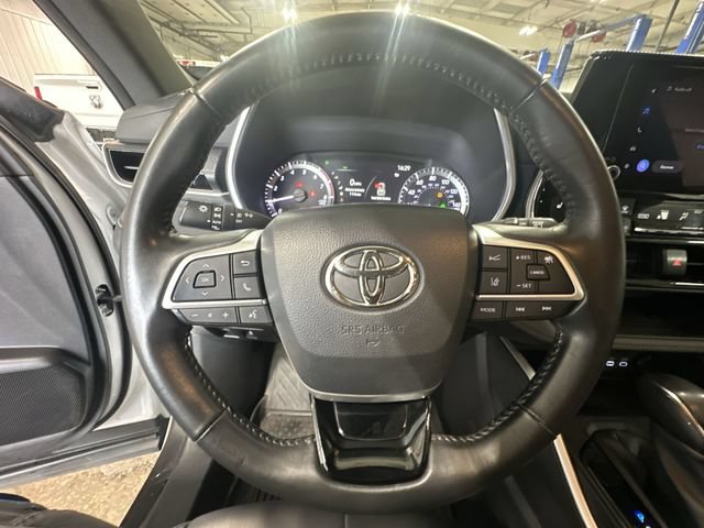 Used 2023 Toyota Highlander XSE FWD image 15