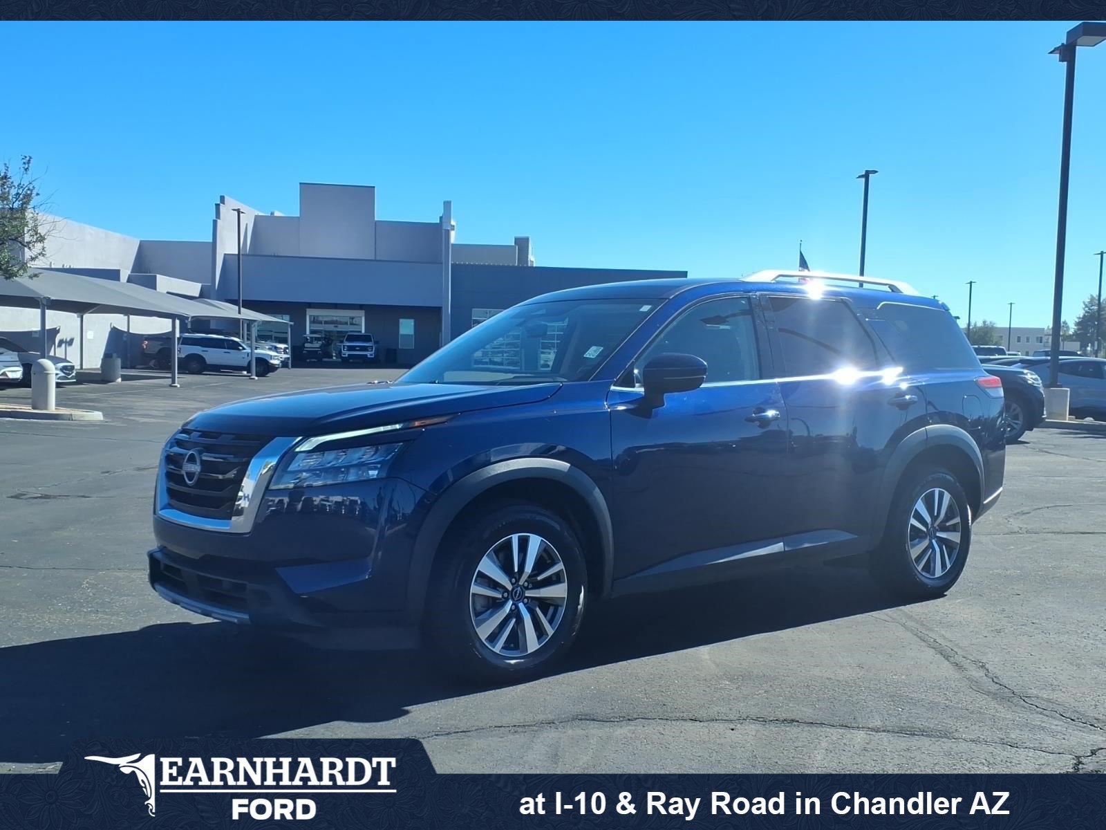 Used 2025 Nissan Pathfinder SL FWD image 1