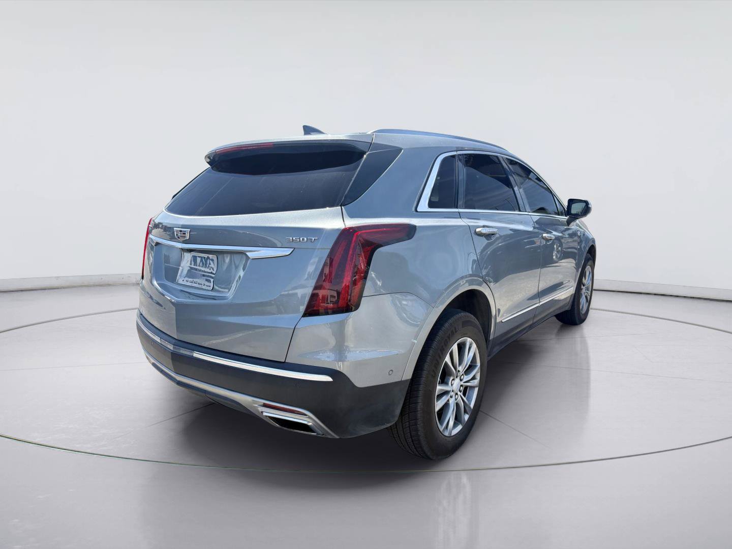 Used 2023 Cadillac XT5 Premium Luxury w/ Technology Package FWD image 3