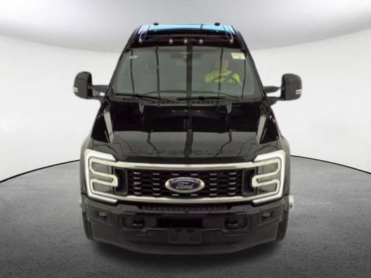 Certified 2025 Ford F450 Platinum w/ FX4 Off-Road Package AWD/4WD image 2