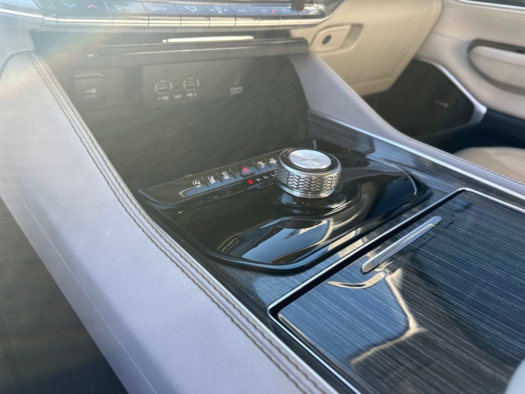 Used 2022 Jeep Wagoneer Series II RWD image 32