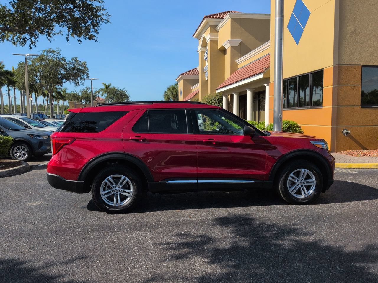 Certified 2023 Ford Explorer XLT w/ Equipment Group 202A AWD/4WD image 3
