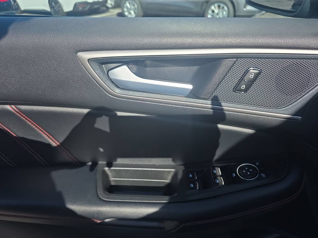 Certified 2024 Ford Edge ST-Line AWD/4WD image 16