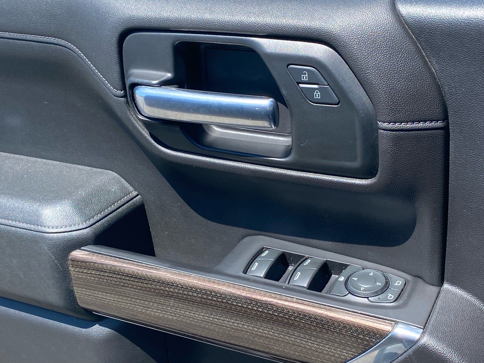 Used 2019 Chevrolet Silverado 1500 LT w/ All-Star Edition AWD/4WD image 22