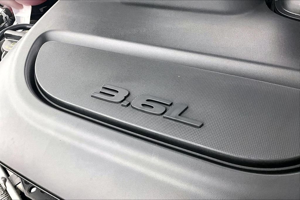 Used 2024 Chrysler Pacifica Touring-L FWD image 35