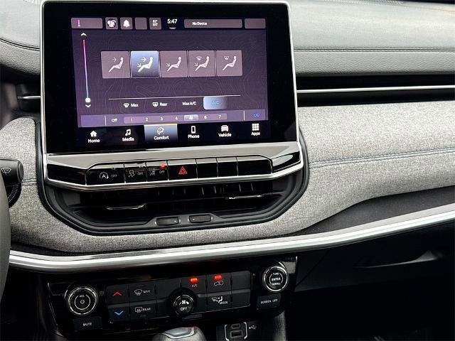 Used 2024 Jeep Compass Latitude image 13