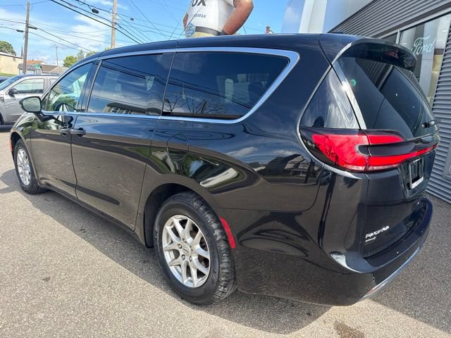 Used 2025 Chrysler Pacifica Select FWD image 8
