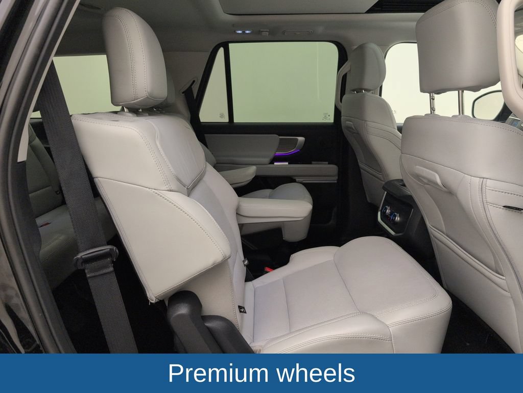 Certified 2025 Ford Expedition Platinum w/ Driver's Package AWD/4WD image 17