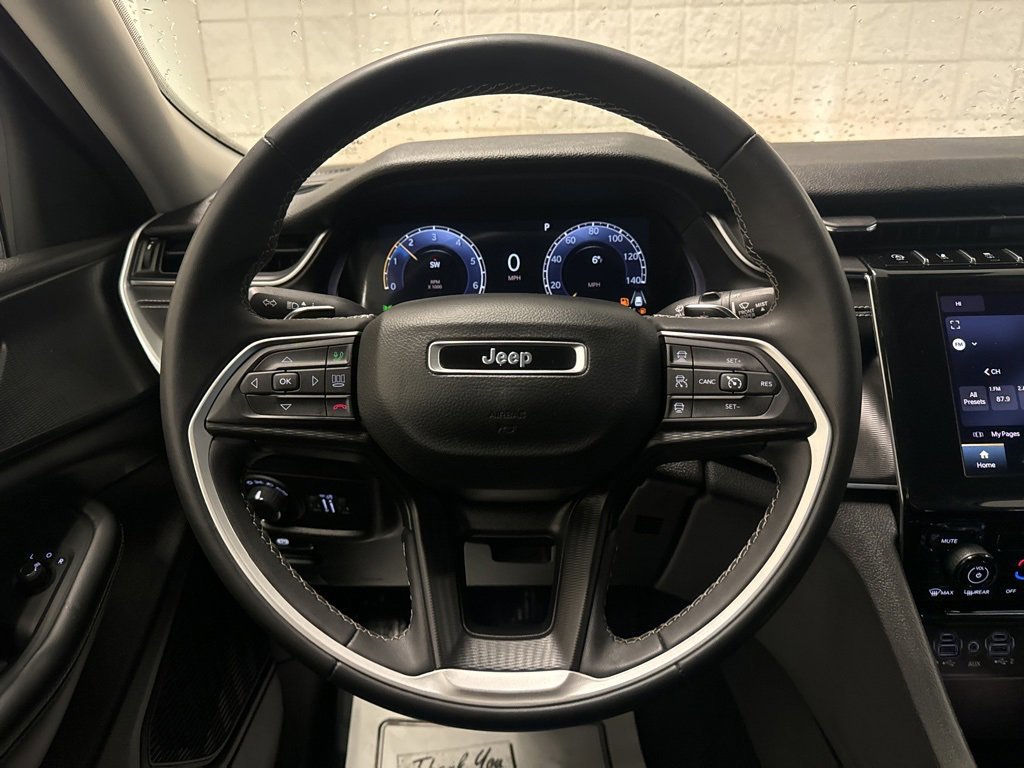 Used 2023 Jeep Grand Cherokee L Laredo image 29