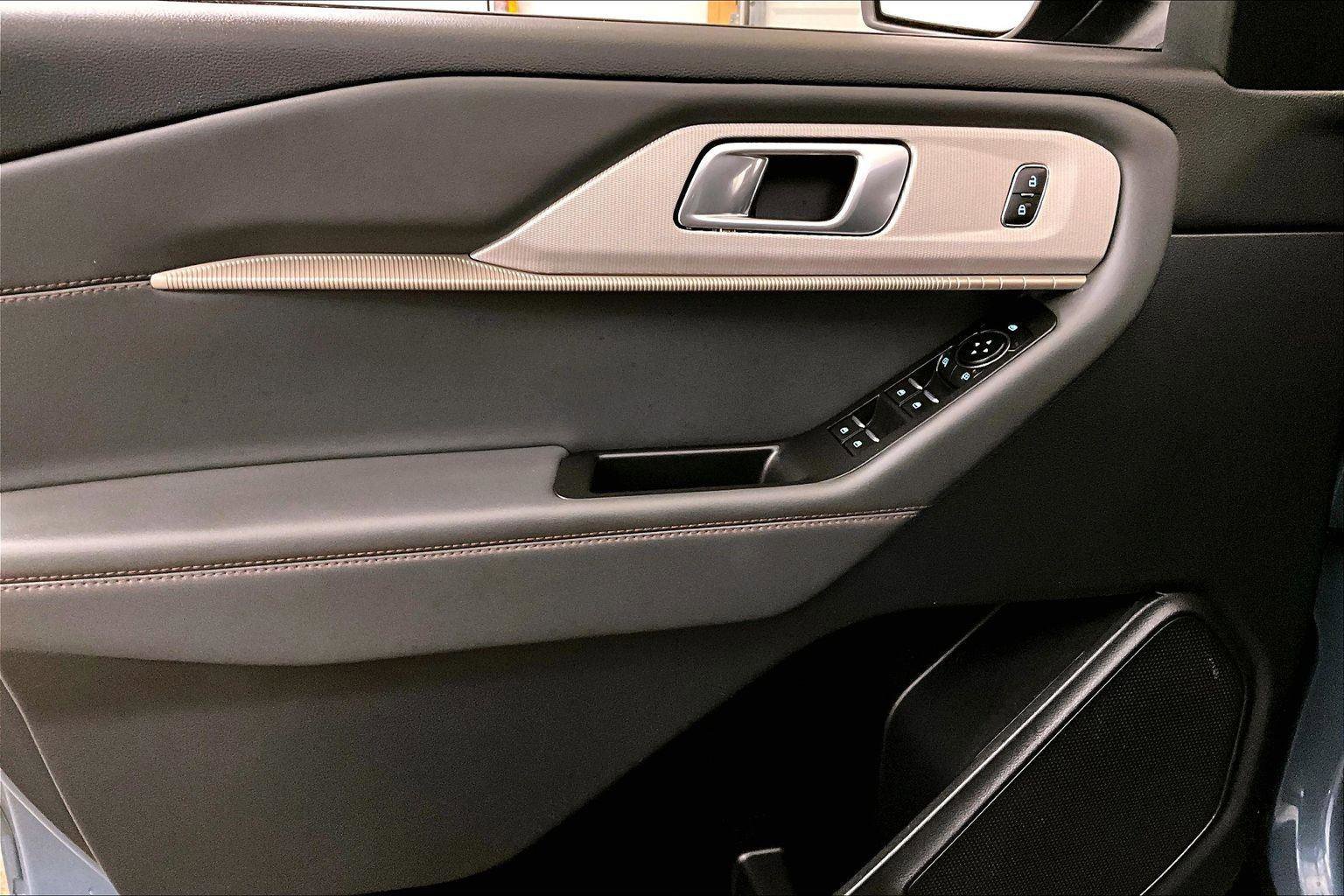 Certified 2025 Ford Explorer Active image 22