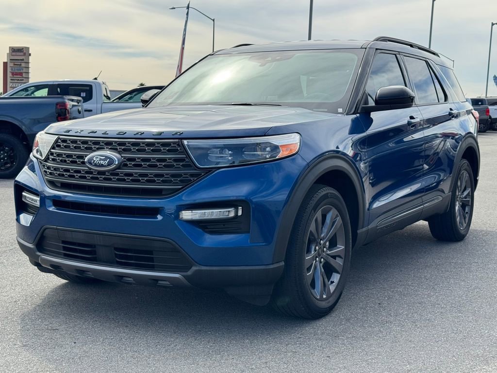 Certified 2022 Ford Explorer XLT w/ Equipment Group 202A image 3