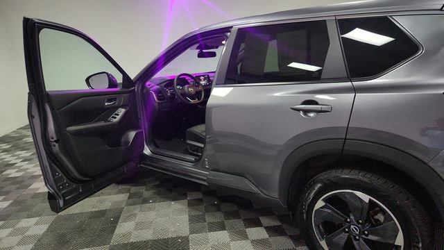 Used 2024 Nissan Rogue SV AWD/4WD image 16