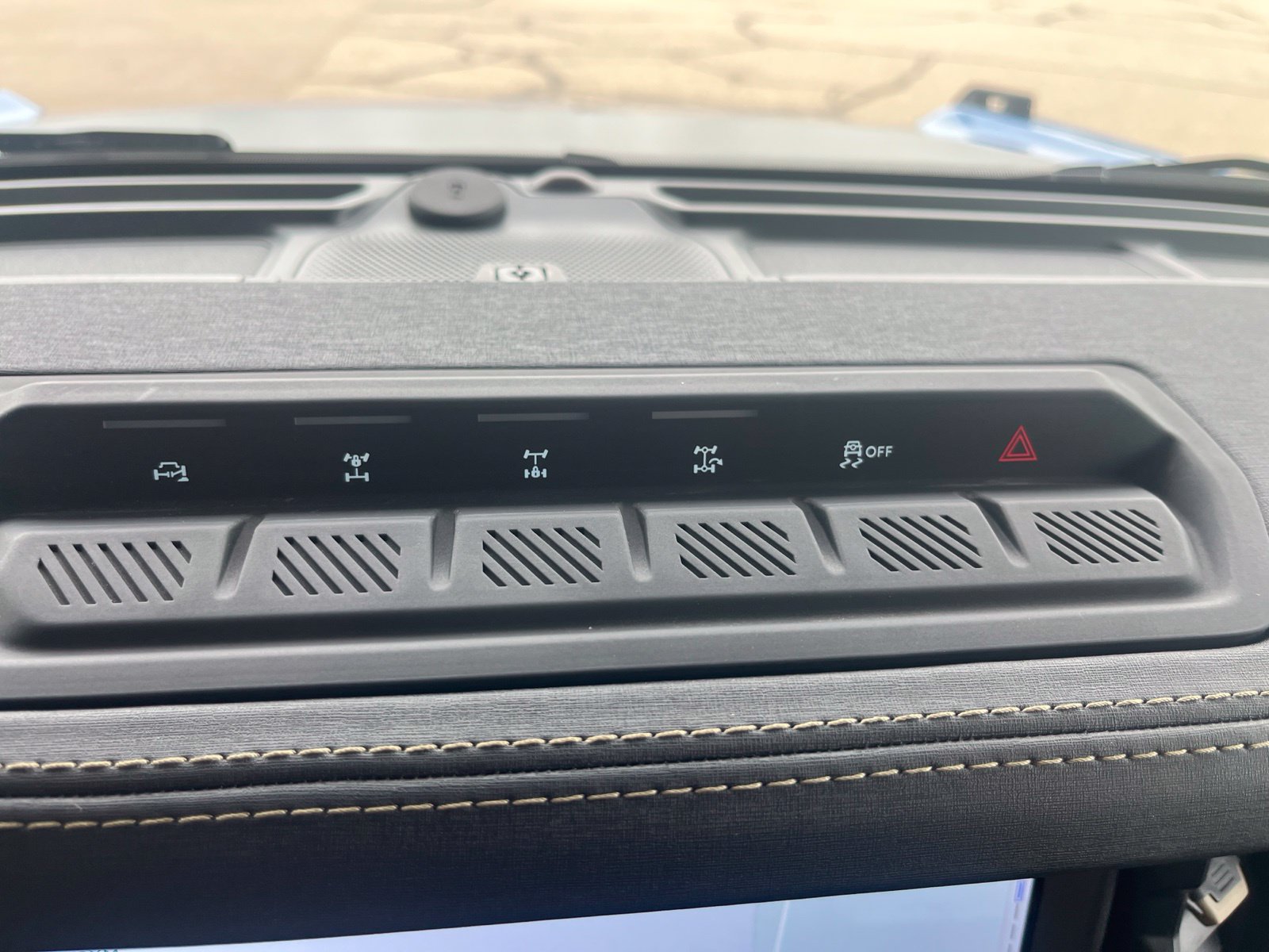 Certified 2025 Ford Bronco Badlands AWD/4WD image 19