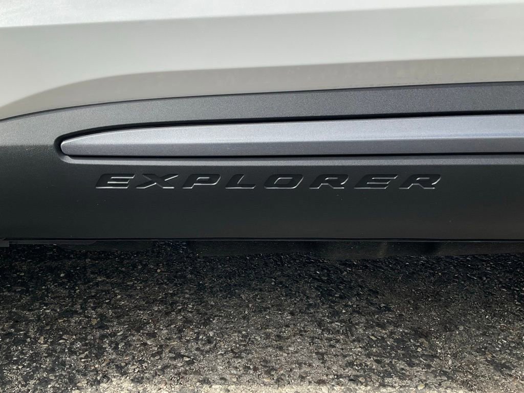 Certified 2022 Ford Explorer XLT w/ Equipment Group 202A image 33
