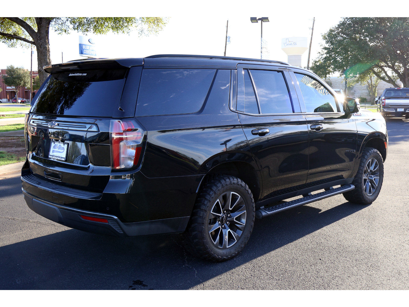 Used 2022 Chevrolet Tahoe Z71 w/ Z71 Off-Road Package AWD/4WD image 14