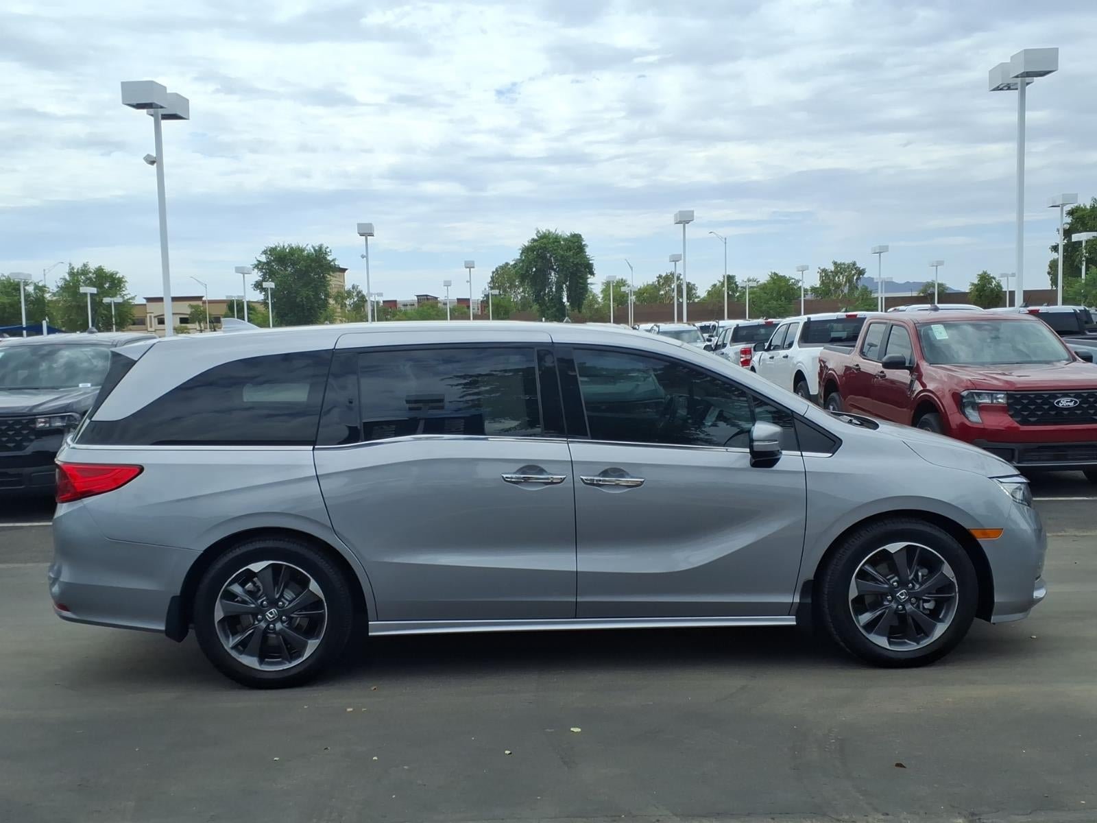 Used 2022 Honda Odyssey Elite image 3