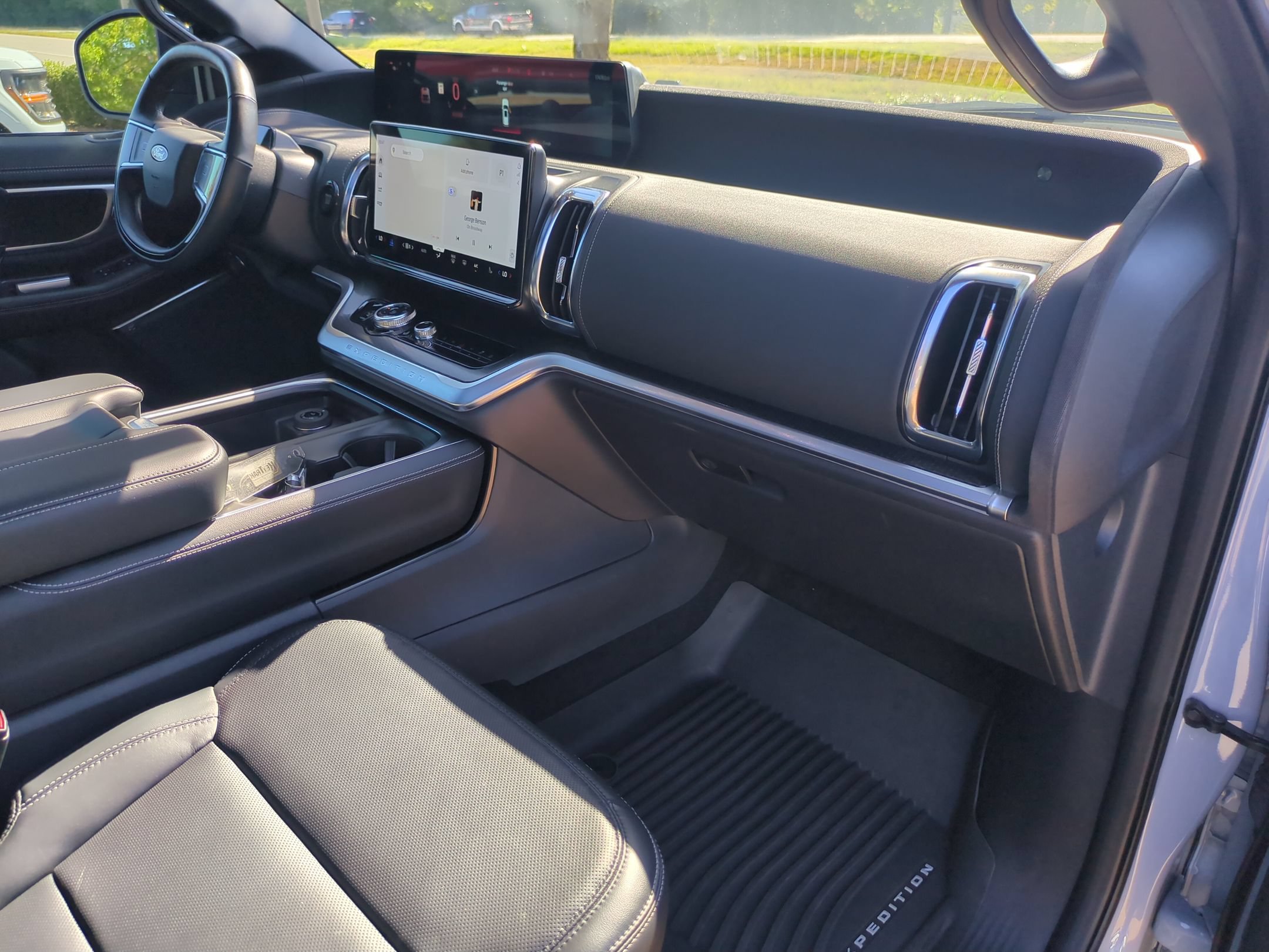 Certified 2025 Ford Expedition Platinum w/ Stealth Appearance Package AWD/4WD image 35