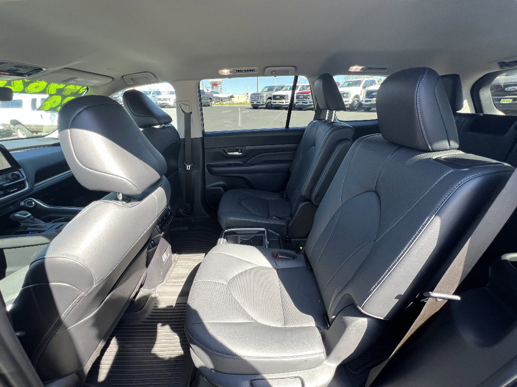 Used 2024 Toyota Grand Highlander AWD image 30