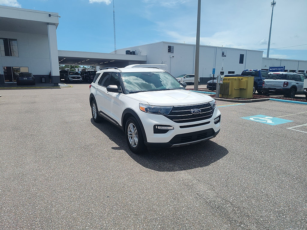 Certified 2021 Ford Explorer XLT w/ Equipment Group 202A RWD image 4