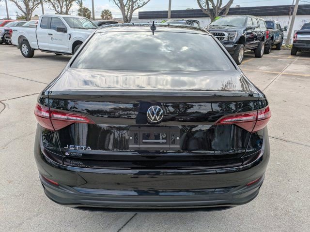 Used 2024 Volkswagen Jetta Sport image 3
