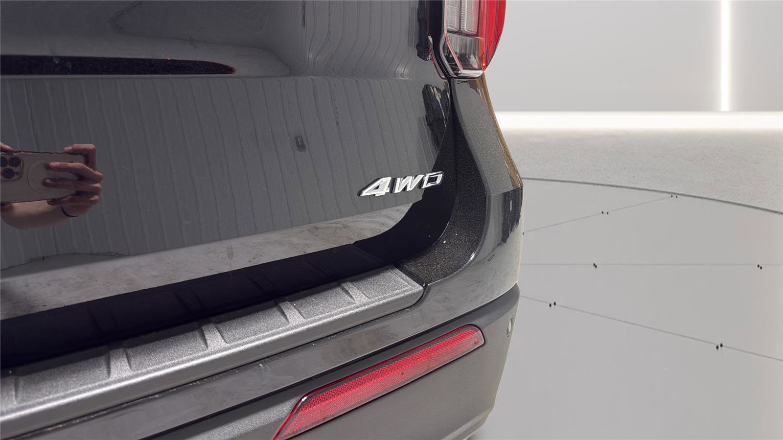 Certified 2025 Ford Explorer Active image 31