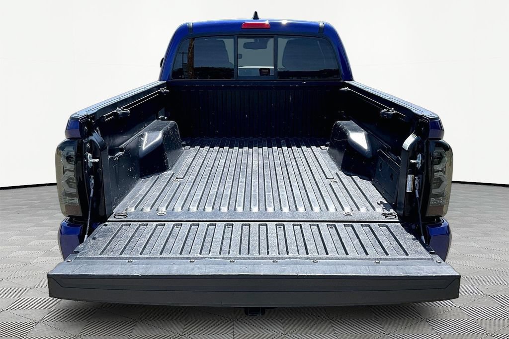 Used 2022 Toyota Tacoma SR5 AWD/4WD image 18