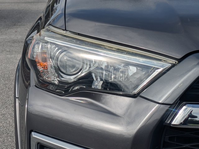 Used 2018 Toyota 4Runner Limited AWD/4WD image 10
