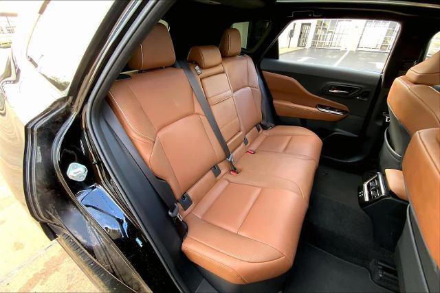 Used 2025 Toyota Crown Signia w/ Advanced Technology Package image 20