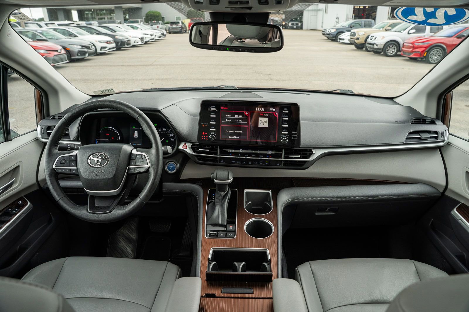 Used 2022 Toyota Sienna XLE FWD image 30