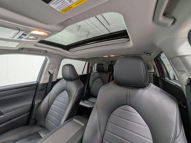 Used 2023 Toyota Highlander XLE AWD/4WD image 13