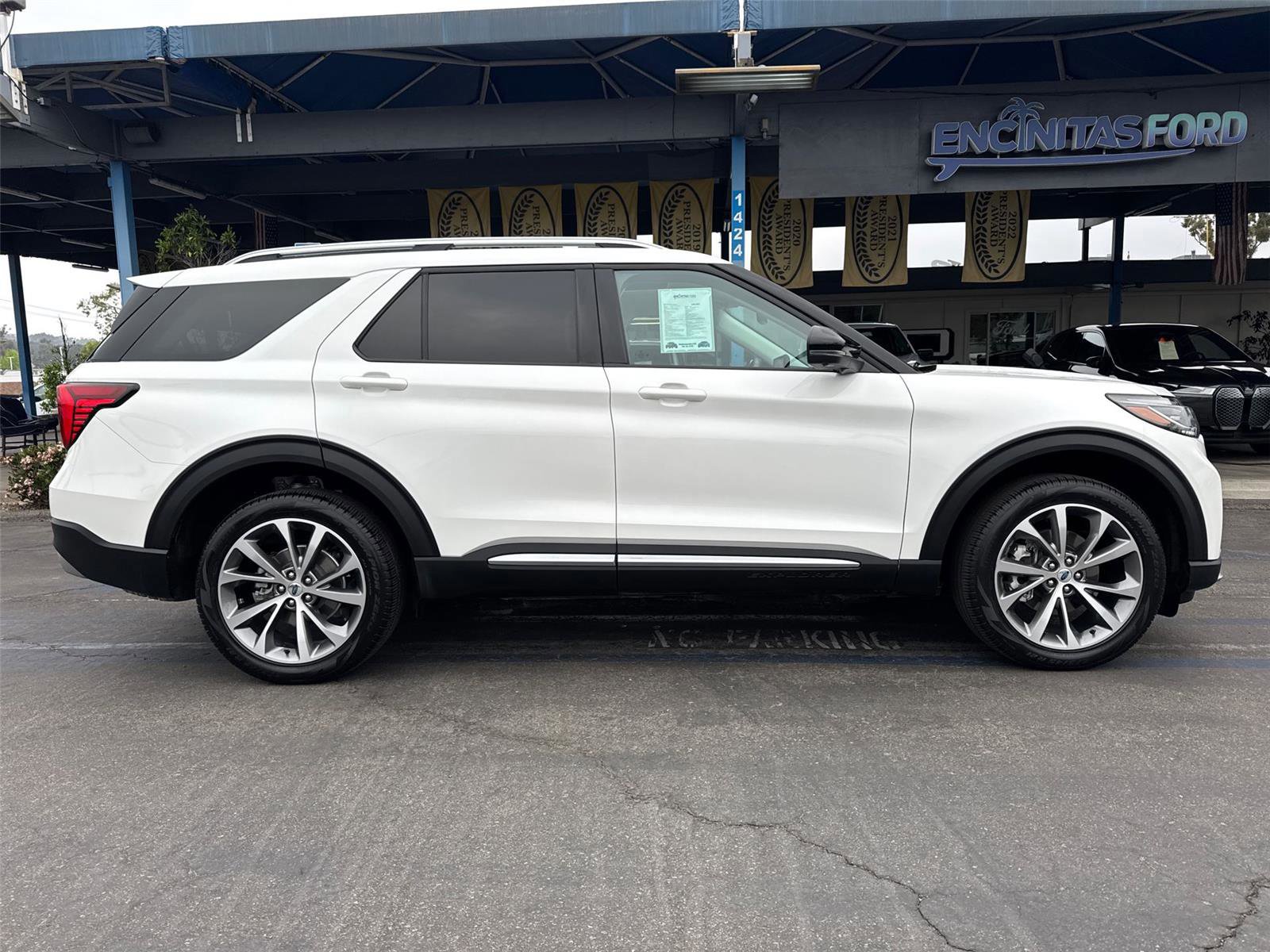 Certified 2025 Ford Explorer Platinum w/ Ultimate Package AWD/4WD image 3