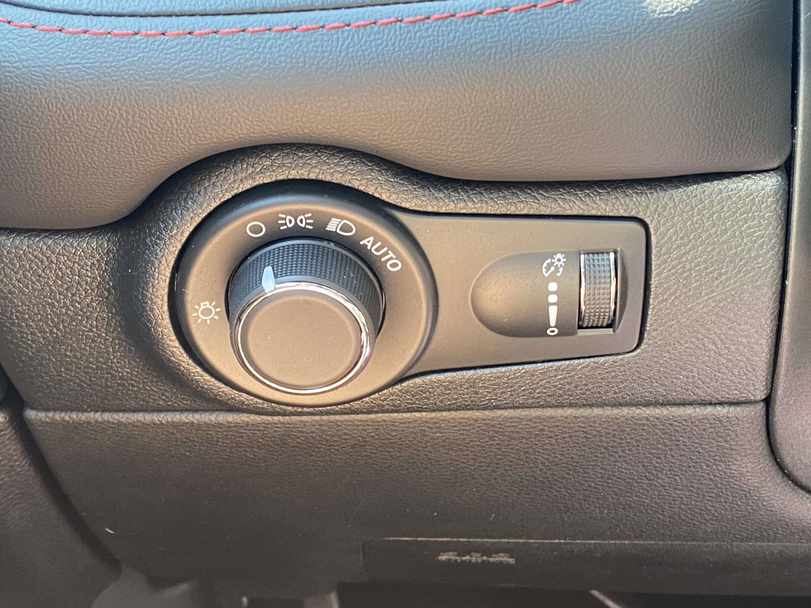 Used 2025 Dodge Durango GT RWD image 19