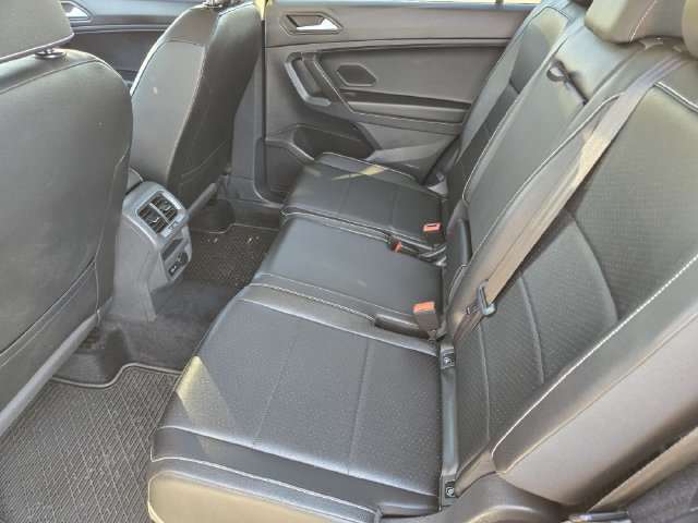 Used 2021 Volkswagen Tiguan SE w/ Panoramic Sunroof Package FWD image 28