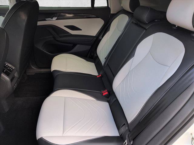 Used 2025 Volkswagen Tiguan SE AWD/4WD image 18