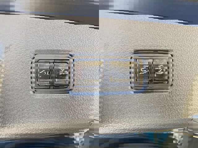 Used 2024 Kia Carnival EX image 11